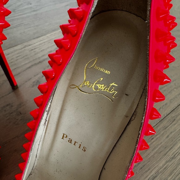 Pastel Pimk Patent Spike Allover Stud Pigalle
Size 39 1/2
Made in in Italy - Picture 7 of 7